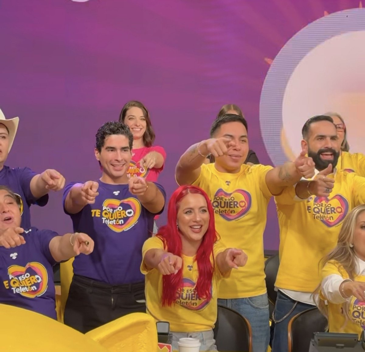 MelissaRam88336's tweet photo. ESE PÉREZ EN TELETÓN.  

#PorEsoTeQuieroTeletón #Teletón2026 
#TeletónMX https://t.co/B12TfQrvbJ