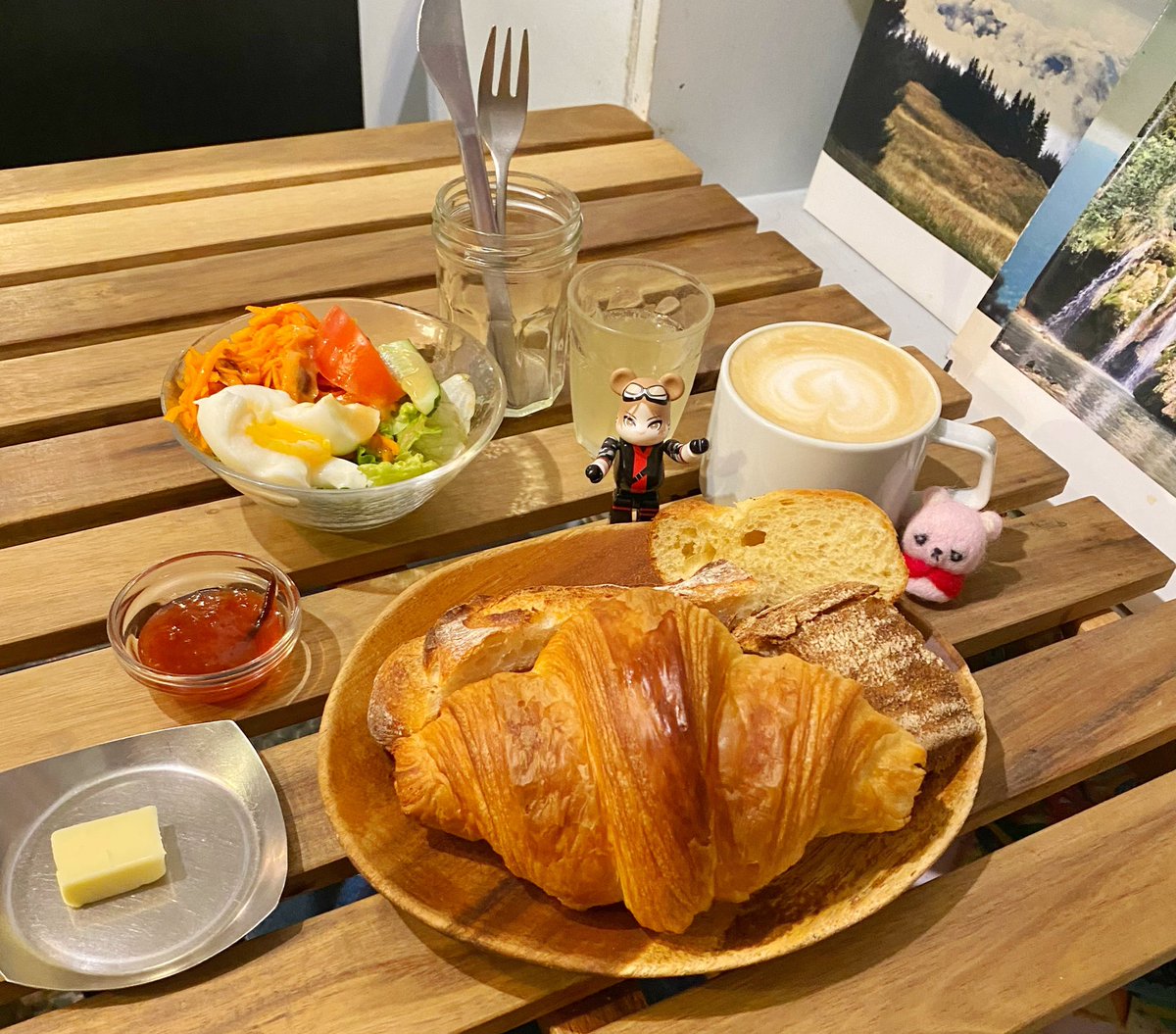 37inokei's tweet photo. ずっと気になってたBakery cafeへ🥐
パン屋さんの方は外に列がすごかった！
クロワッサン美味しかった😋✨ https://t.co/ODO2Ueb8WS