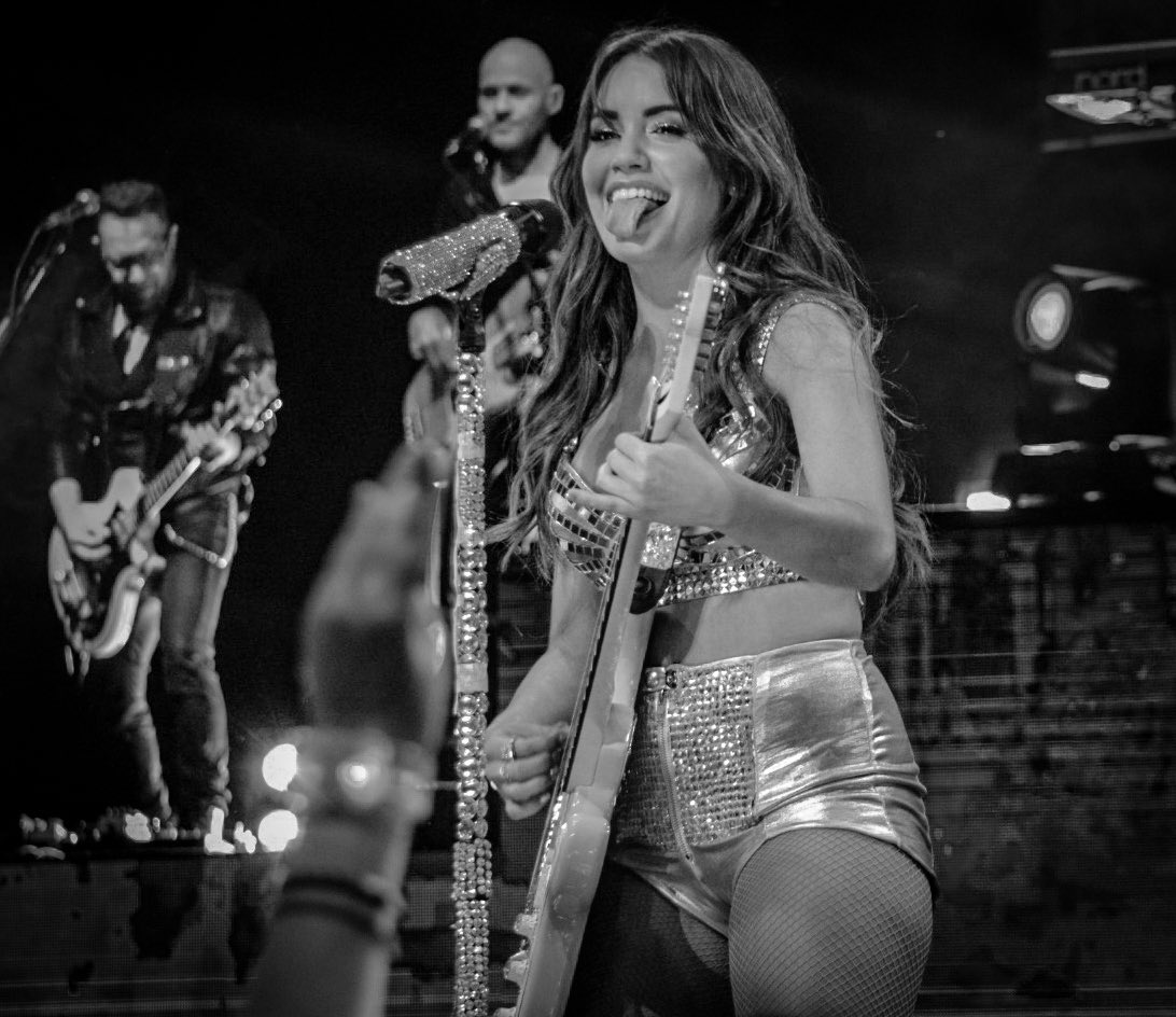 MONORRG's tweet photo. Saludamos a @lalioficial en el día de su cumple abrazo grande ! Te sigo desde Pampa y Figueroa Alcorta ! https://t.co/RzB2Ow6Hjt