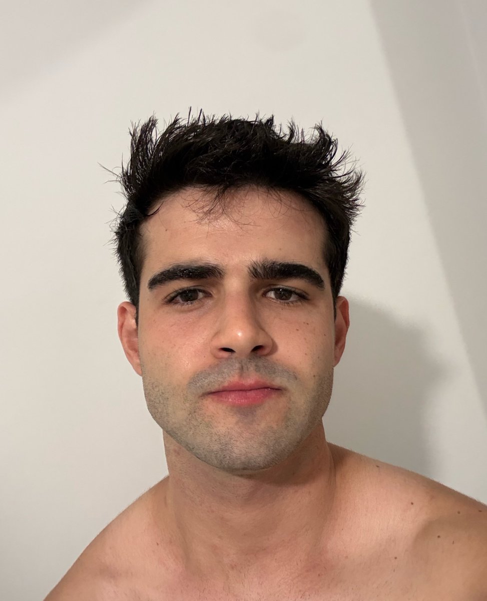 mcbadkarma's tweet photo. sem barba https://t.co/RIfnkWEz9G