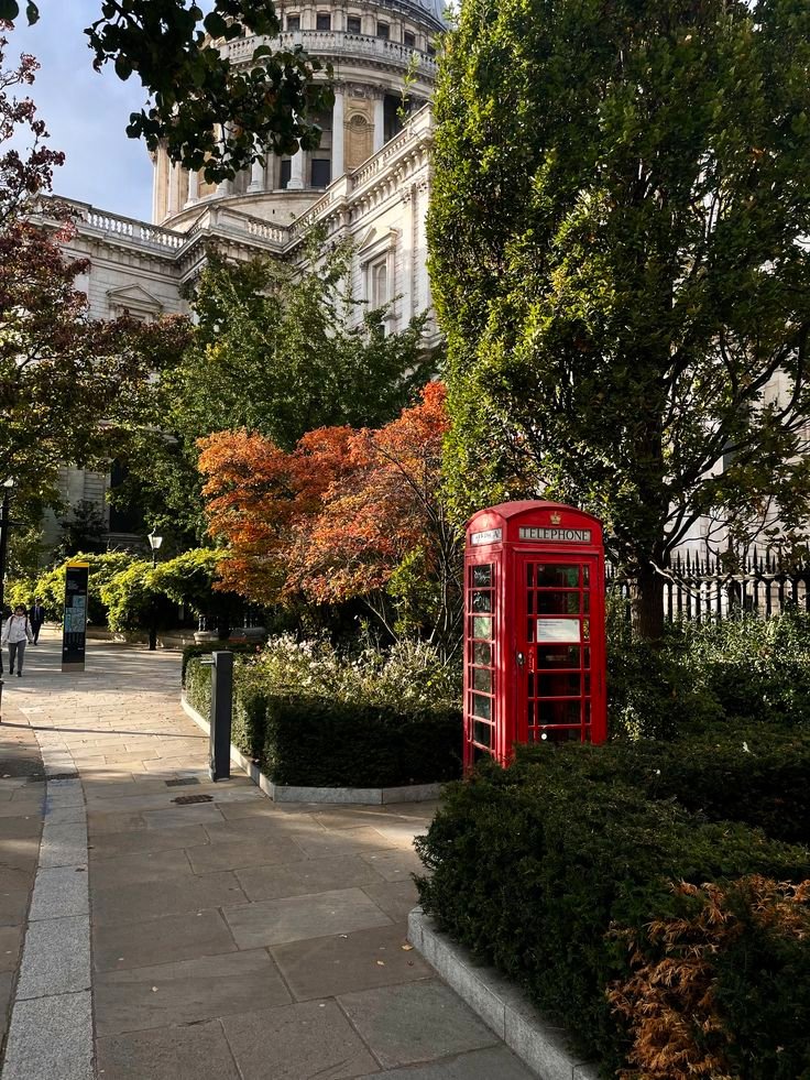 echoesofworld's tweet photo. London https://t.co/TmwvYZO1GY