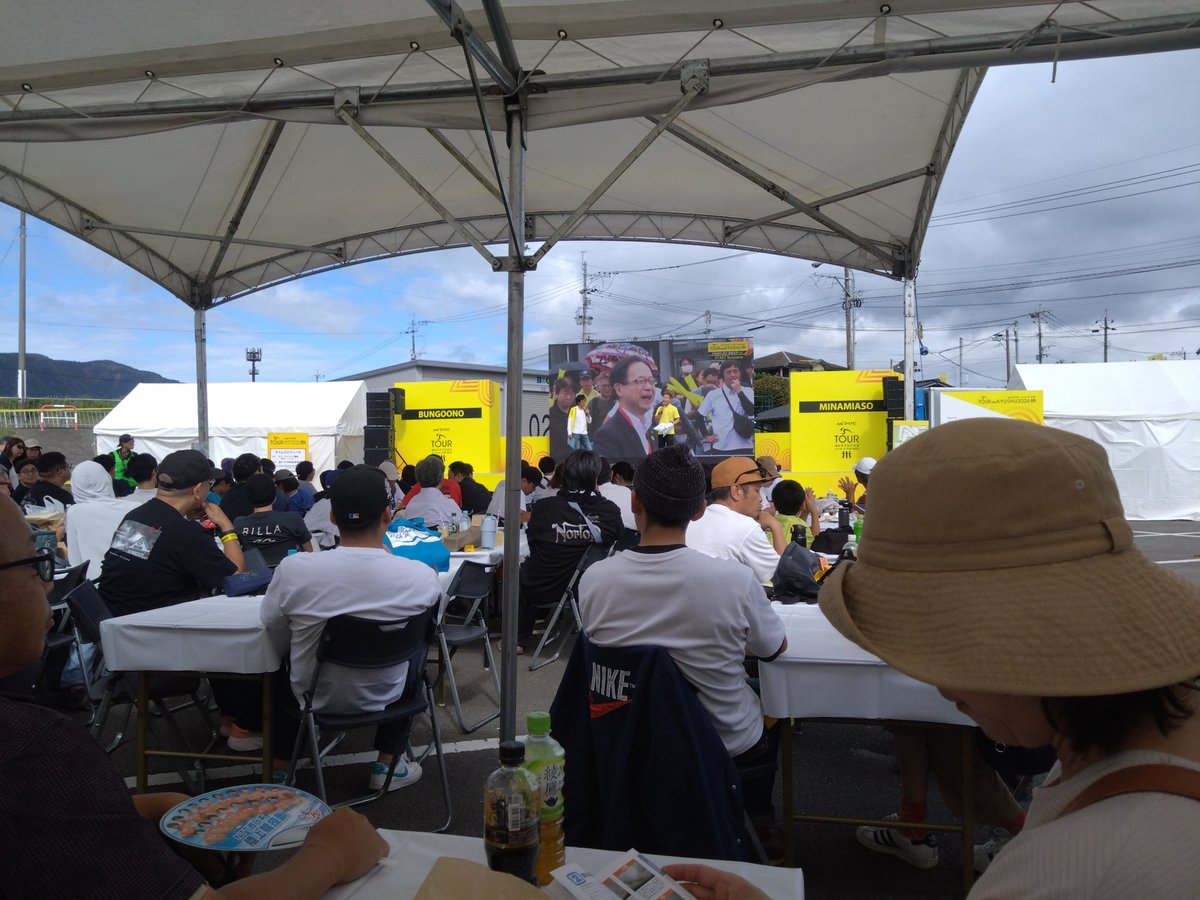 kanebunbun's tweet photo. 今日は始めからフィニッシュ地点でのんびり観戦！！
ゴールに遅れること無いので安心安心（謎）
 #ツールド九州 #tourdekyusyu #ツールド九州2026 #ツールド九州大分・熊本ステージ https://t.co/MuGpd40vxS