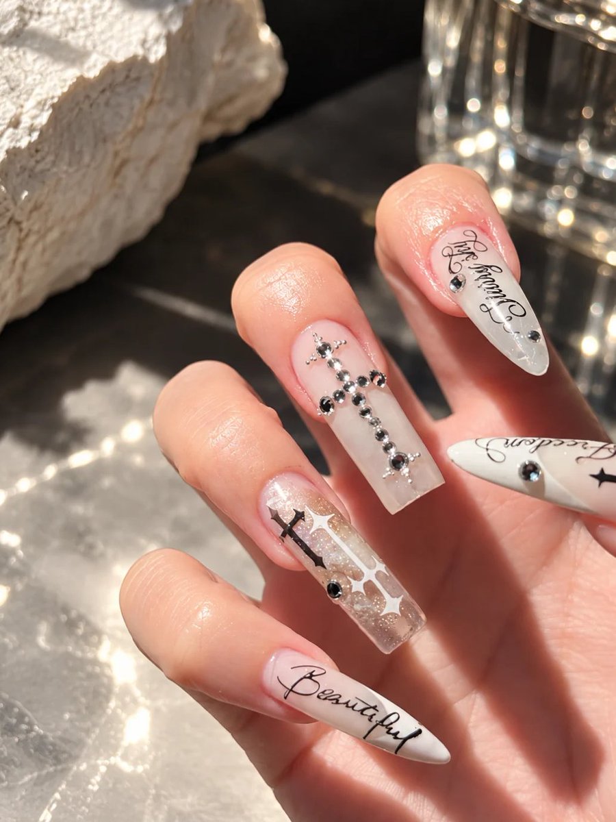 Flames_nn's tweet photo. I got a really unique manicure today, I wonder how long it will last?😄 https://t.co/PMvlJlQHg7