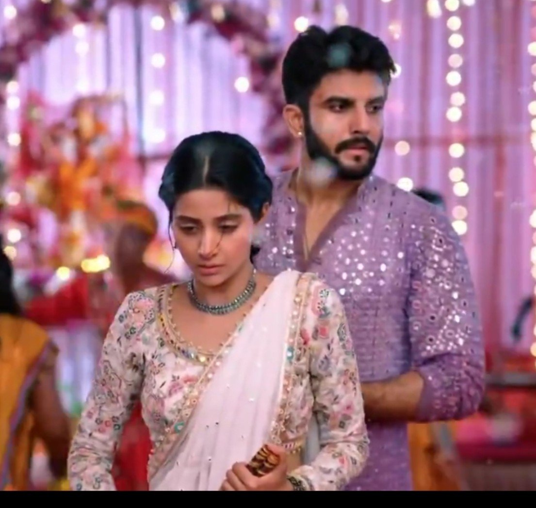 aesthetic_asmi's tweet photo. I can't believe my fate!

There's a passionate love story...makers are giving us tempting scenes of main leads one after another! Not wasting time in sideys' stories or scenes much! All this is happening feels so pleasing...😍

#YehFitoorTera
#JeeYa https://t.co/TuFCXxzhXr