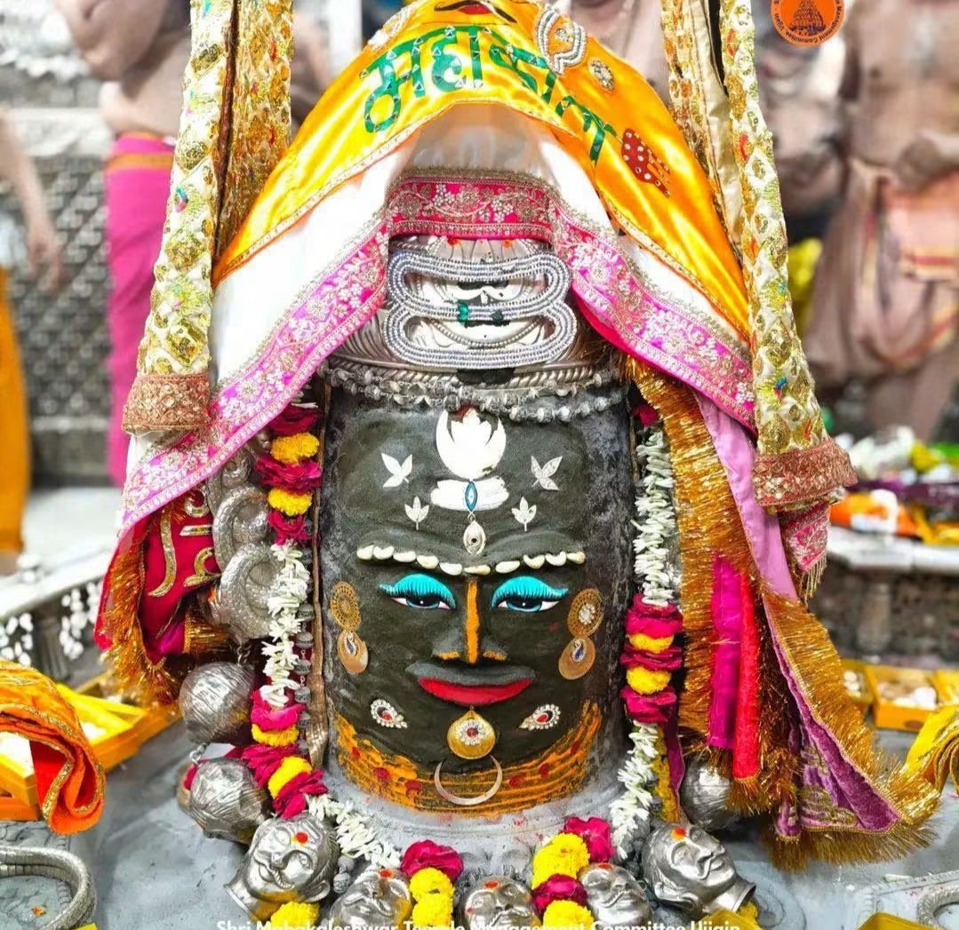 cwsvg's tweet photo. #ॐ_जय_श्री_महाकाल ☘️🌹🙏
#श्री #महाकालेश्वर #ज्योतिर्लिंग #भस्म_आरती #श्रृंगार #दर्शन | #उज्जैन 🔱💥 #२०८३_विक्रम_सम्वत् #आश्विन #नवरात्रि #प्रतिपदा #11Oct2026 #रविवार #Sunday https://t.co/qLO2KhESdd