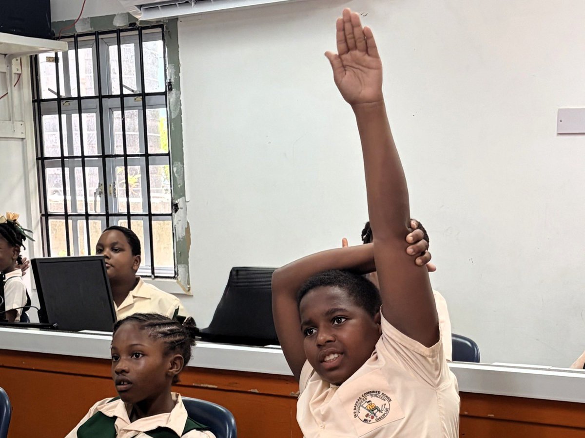 UNDPBarbadosEC's tweet photo. 🇱🇨 100+ students from 7 schools in #StLucia’s Marquis Watershed learned about conservation, watershed protection &amp; climate resilience through our #W4R Project, funded by Canada🇨🇦. Engaging youth today means a more water-secure future tomorrow!💧🌿 #WorldRiversDay

@CanHCBarbados https://t.co/tfH5wjSEOS