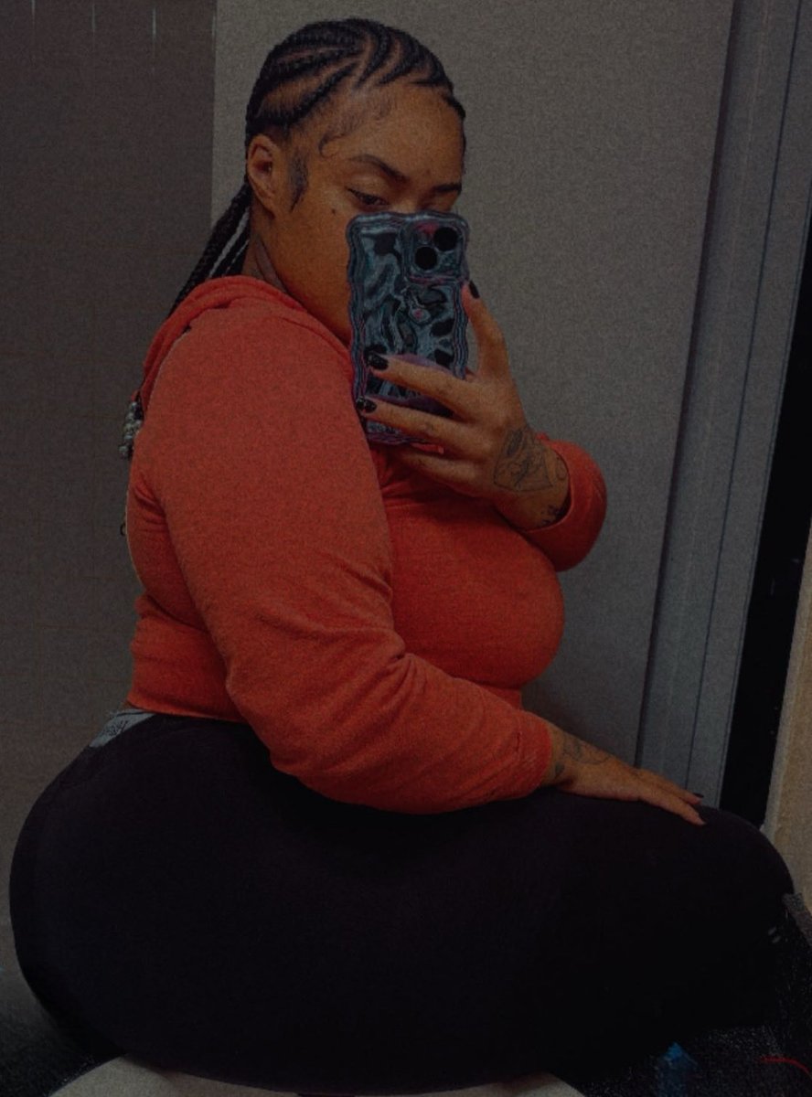 SKUxLLY's tweet photo. Heavy 🥵🫴🏽🔥💋 https://t.co/rZmjBDOegm