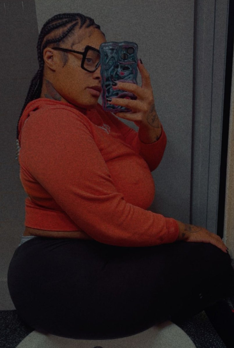 SKUxLLY's tweet photo. Heavy 🥵🫴🏽🔥💋 https://t.co/rZmjBDOegm