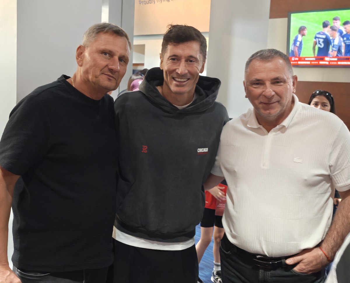 Bialynian's tweet photo. Chicago Fire legends Lubos Kubik and Jerzy Podbrozny met Robert Lewandowski after an amazing 2-1 win against NYCFC.  #CF97 https://t.co/TbaL5t1qNJ