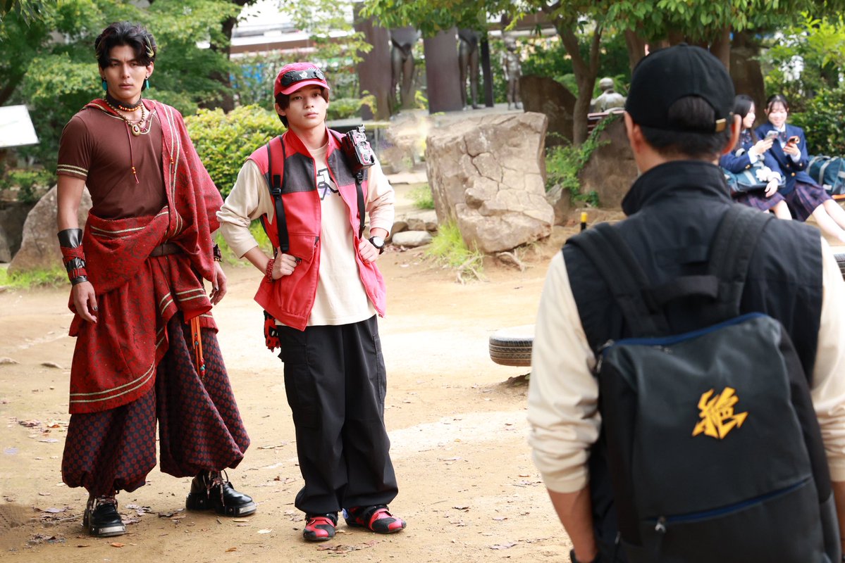 ProjectRED_Toei's tweet photo. 来週10月18日㈰
『#角醒ハンターオメガホーン』
第拾参話「来たれ！異世界の来訪者！」放送📢

角獣人間退治で、人々に慕われるようになったキャプテンと炎角🧢🔥

タイムマシンに成功し、未来へ飛び立つ大佐とアギ🚀👔

ついに、2つの世界が交わる——

https://t.co/LCSIF2D4E0

#オメガホーン https://t.co/8nbDamqrJQ
