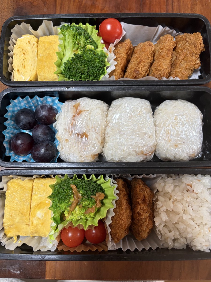 h1s3z5's tweet photo. 今日のお弁当🍱
　・ヒレカツ
    ・蒸し🥦
　・卵焼き
　・🍅　🍇
　・🍚　梅

今日は食べやすい形にする必要がある日。
まるで生成画像のよう

#週7日弁当 https://t.co/t9bucspBH8