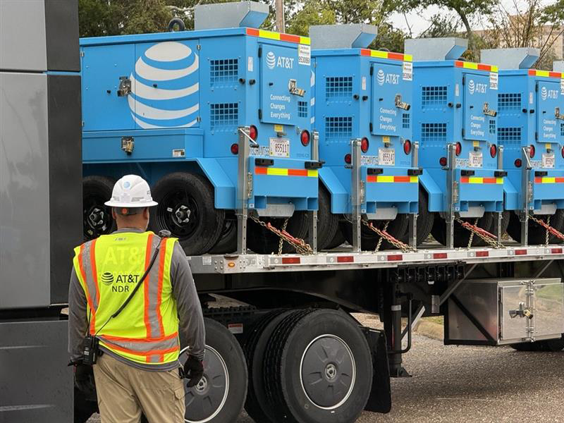 ATTNEWS's tweet photo. We’re here to support communities affected by Hurricane Isaias. Since the storm made landfall last night, some customers—primarily in parts of Florida and Alabama—have experienced wireless service disruptions. As conditions allow, our teams are working quickly and safely to reach affected areas, assess damage and restore service. 🧵