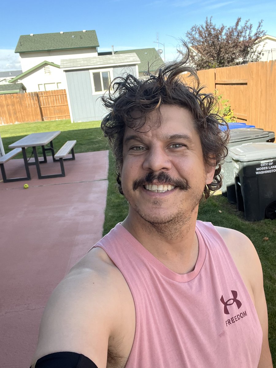 fearandloling's tweet photo. Never shave https://t.co/HvX0dHnxhg