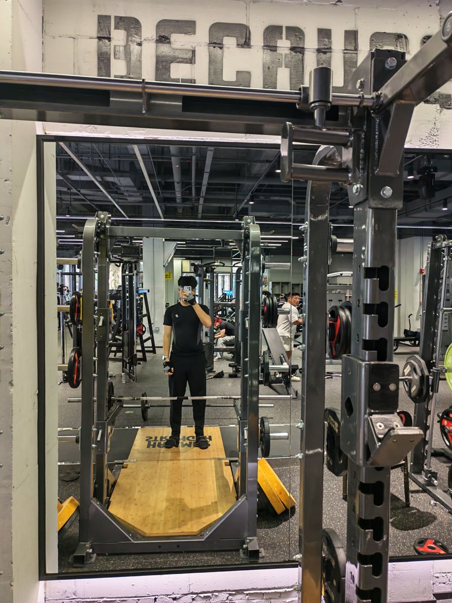 TumaXians's tweet photo. 长得高练壮好难啊深蹲突破 120 KG https://t.co/Vk3BRhL2v9
