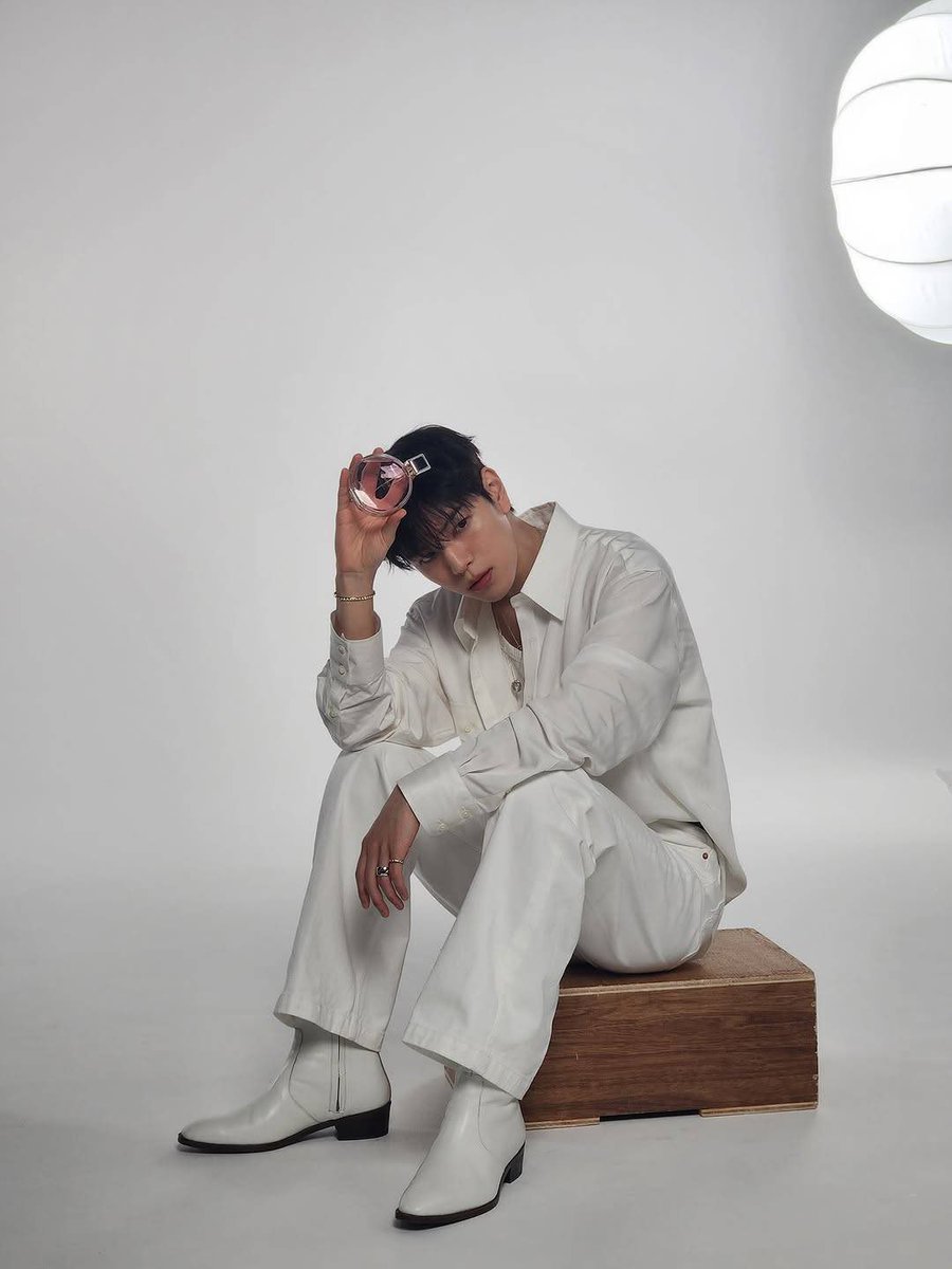 KSMCentral_'s tweet photo. ~#Seungmin x Chanel Beauty July 25’ ~

This photoshoot deserved to be physical media! He’s just way too handsome!! https://t.co/RGKJHQg1ia
