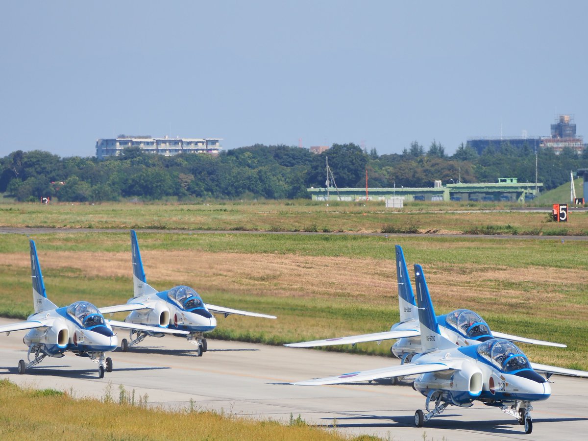 atetsu_na85476's tweet photo. ブルーインパルスの1陣目の4機がお帰りになりました✈️

どうぞお気をつけて👋

#入間基地 https://t.co/i56LP0lThW