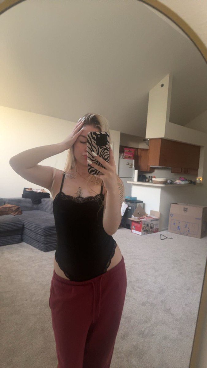 chloeluvvsxo's tweet photo. Am I even your type ??? https://t.co/aGwKbSriXF