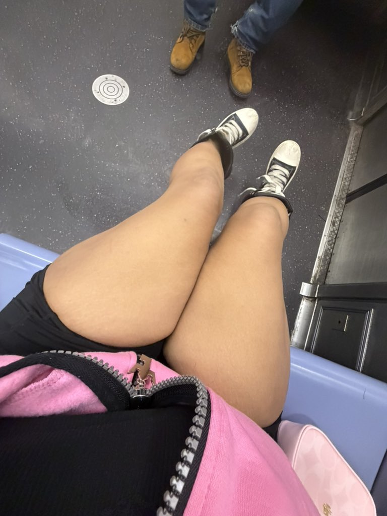 Roxyrllyrocks's tweet photo. otw to your gfs house #nsfwtwt https://t.co/Hwk3R8UA1A