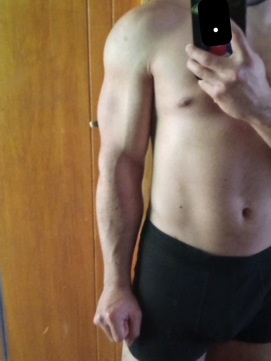 Paupmy's tweet photo. Alguien para chat? 🔥 https://t.co/ixrXbiHgGV
