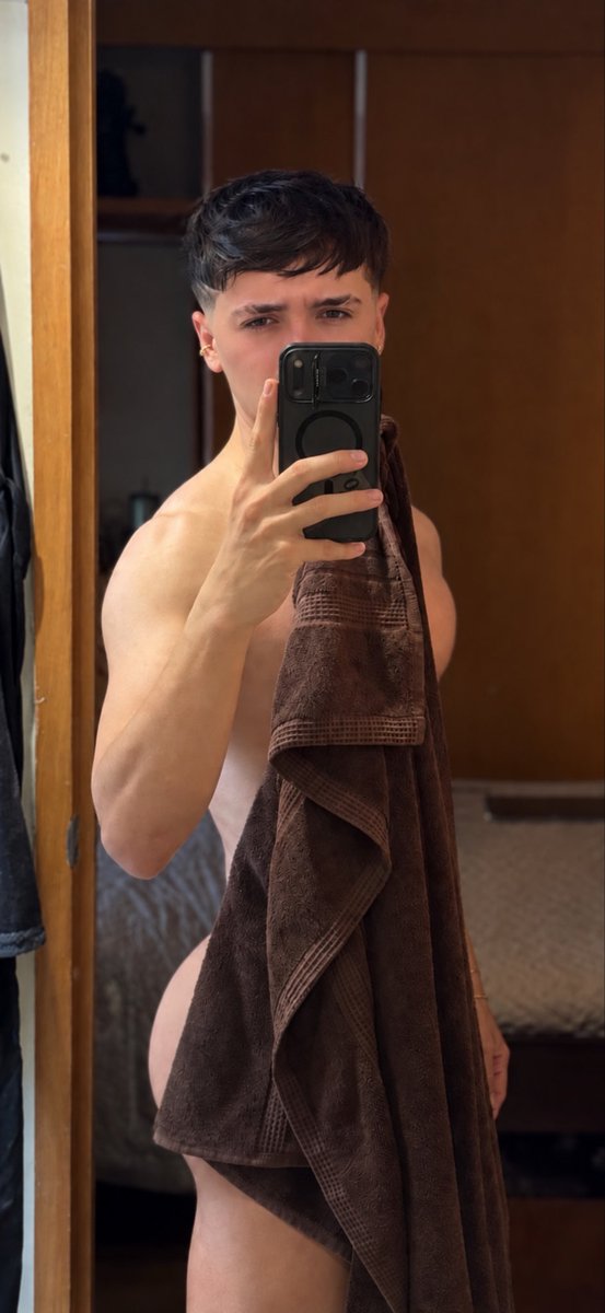 kenmegar's tweet photo. A la ducha solito 🔥 https://t.co/CtpLUg3FAj