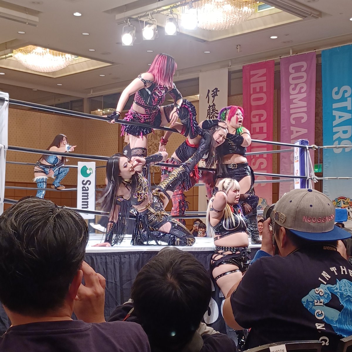 enhonsho0614's tweet photo. こんにちは👋😃昨日はスターダム千葉大会に行ってきました🚙相変わらずの素晴らしい楽しい大会でした❗推しの月山ちゃんが欠場だったのは残念でしたが…月山ちゃんお大事にしてください❗ https://t.co/uDBkDKGPwR