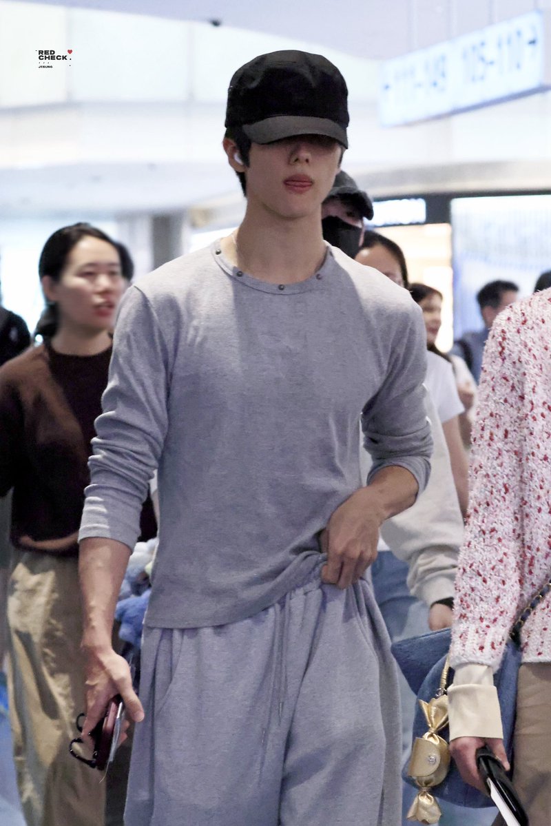 myfebfifth's tweet photo. PARK JISUNG WHAT THE HELL https://t.co/FgZJGbavot