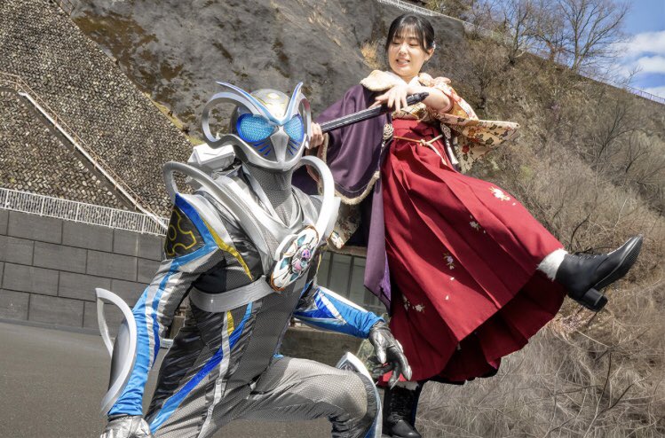 captain_5123's tweet photo. 八つ裂きにしてくれると言いながらハンマーを武器にしてるムトン姉さん。そこは叩き潰してやるでよかったのでは…？それにしても次回予告の画像だけ見たらめっちゃノリノリだなムトン姉さん。https://t.co/2rlJS6x0Yi

 #仮面ライダーマイス https://t.co/2X80Pzle2o