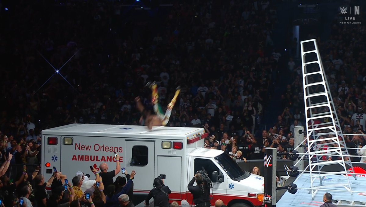 wrestlelamia's tweet photo. OH HELL NAH 

#MITB https://t.co/5r8Ra431Nc