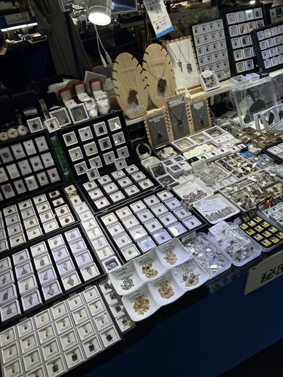 himi2stone's tweet photo. 京都石ふしぎ大発見展２日目です✨
sold out続いてます🙏🙏🙏
ありがとうございます♪
地下一階入り口すぐ55番です✨

#石ふしぎ大発見展 
#京都石ふしぎ大発見展 https://t.co/ObPDdKlVxp