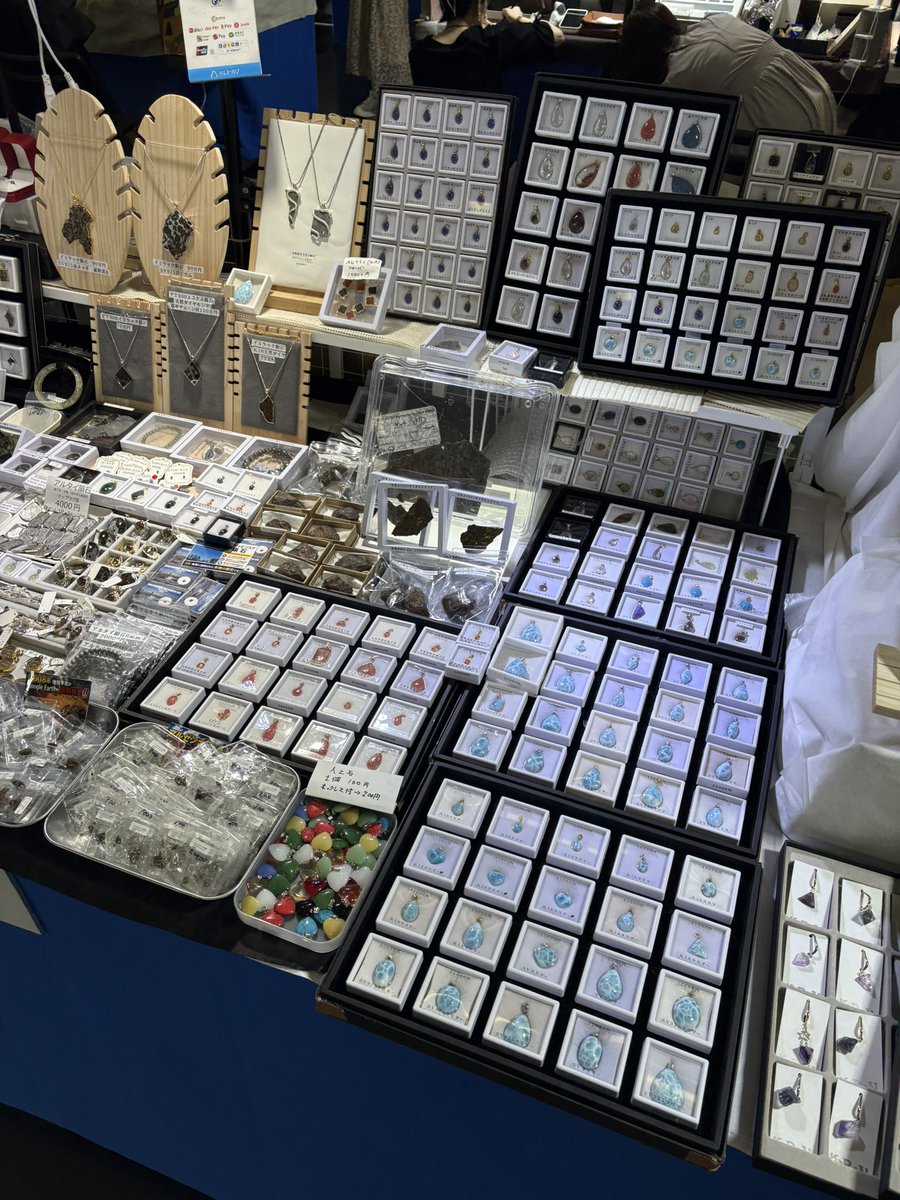 himi2stone's tweet photo. 京都石ふしぎ大発見展２日目です✨
sold out続いてます🙏🙏🙏
ありがとうございます♪
地下一階入り口すぐ55番です✨

#石ふしぎ大発見展 
#京都石ふしぎ大発見展 https://t.co/ObPDdKlVxp