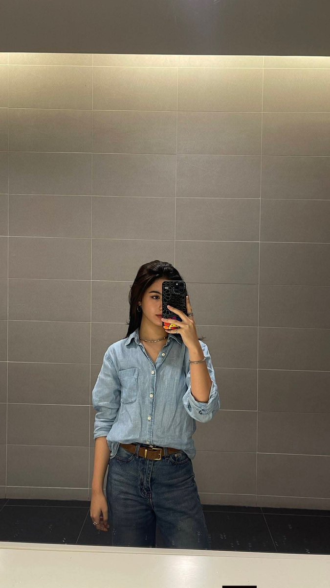 SyldiaC's tweet photo. Take a look in the mirror 
And remind yourself, you are enough, you've got self- worth 
And you deserve  all the love in this world..
#shellypundao https://t.co/NcbkhgLQeR
