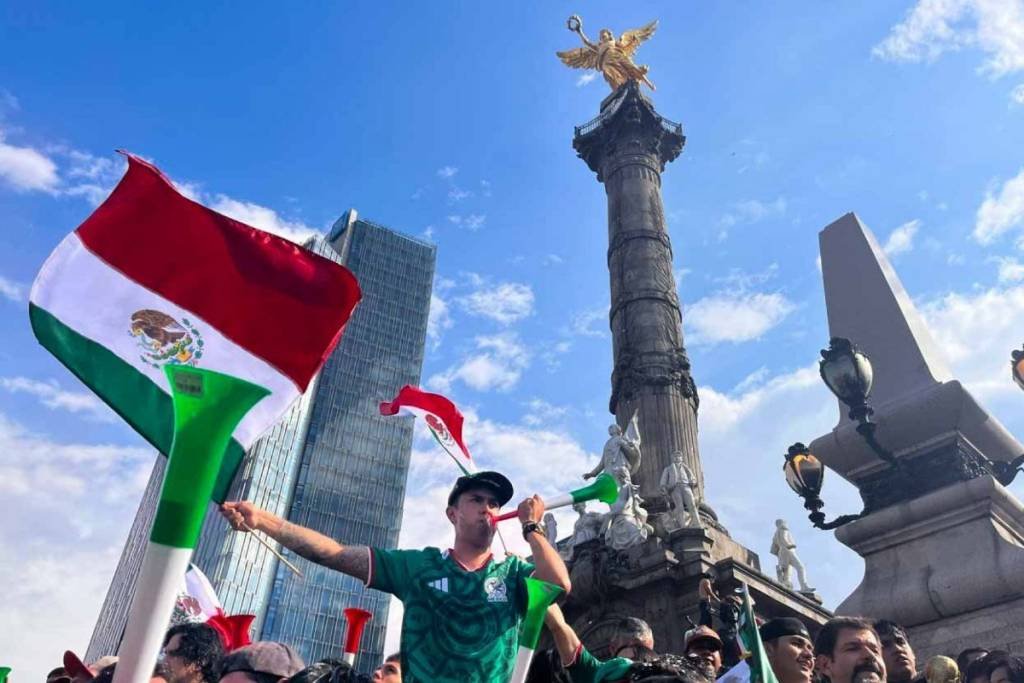 MrDabliuh's tweet photo. PENTA ES MR. MONEY IN THE BANK VÁMONOS AL ANGEL DE LA INDEPENDENCIA CHINGADAMADRE #MITB https://t.co/iZ1slpRpmP