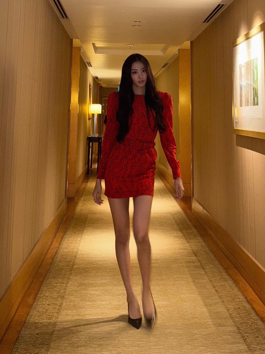 Velouralune's tweet photo. A night full of red cherry https://t.co/bLR0skhCYS