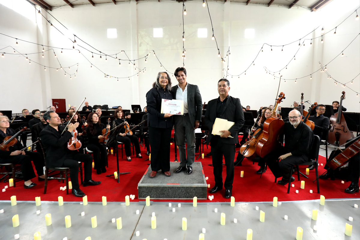 OSEMoficial's tweet photo. Está tarde, visitamos por primera vez el municipio de Jilotzingo, continuando nuestro recorrido para llevar el mejor repertorio sinfónico a las familias mexiquenses
Agradecemos el cálido recibimiento en un gran concierto bajo la batuta de la directora huésped, Grace Echauri. https://t.co/hBupWzKJLI