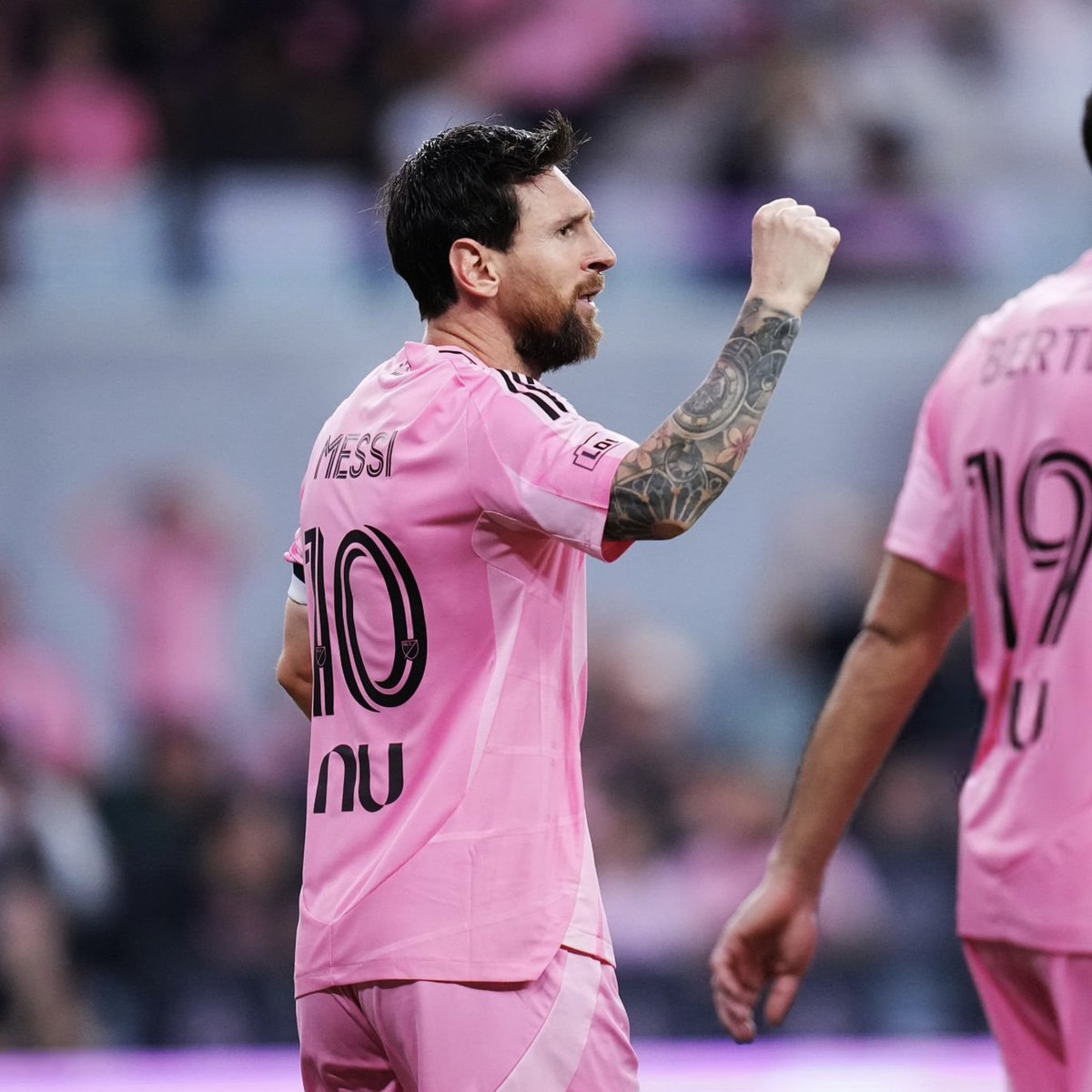 ActuFoot_'s tweet photo. La saison de Lionel Messi 🇦🇷 en MLS :

🏟️ 25 matchs
⚽️ 23 BUTS
🎯 11 PASSES DÉCISIVES https://t.co/W6RFEjtYng