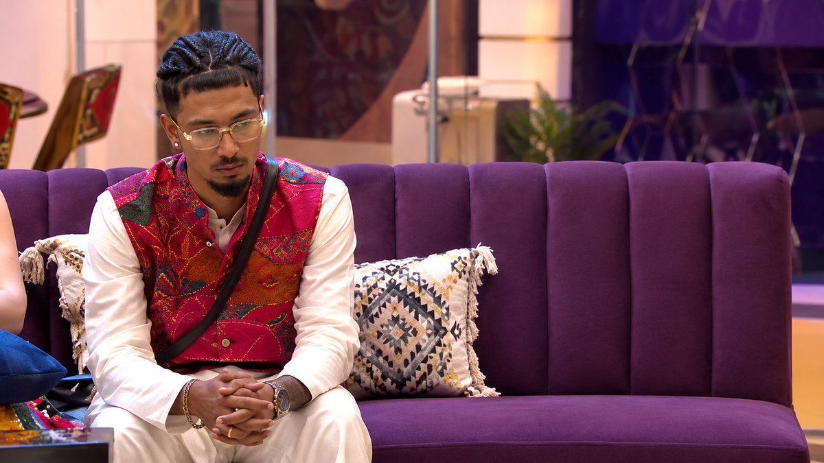 septxsun's tweet photo. socho jo ladka dusro ko hasata hai wah aaj kitna akela hai, 22 saal ke ladke ko target kar kya mila bigg boss? andar se tut gaya hai 💔 mujhe se dekha nahi ja raha.

stay blessed &amp; strong 🥹 
#YungDSA #BB20 https://t.co/bRMcT7hGvo