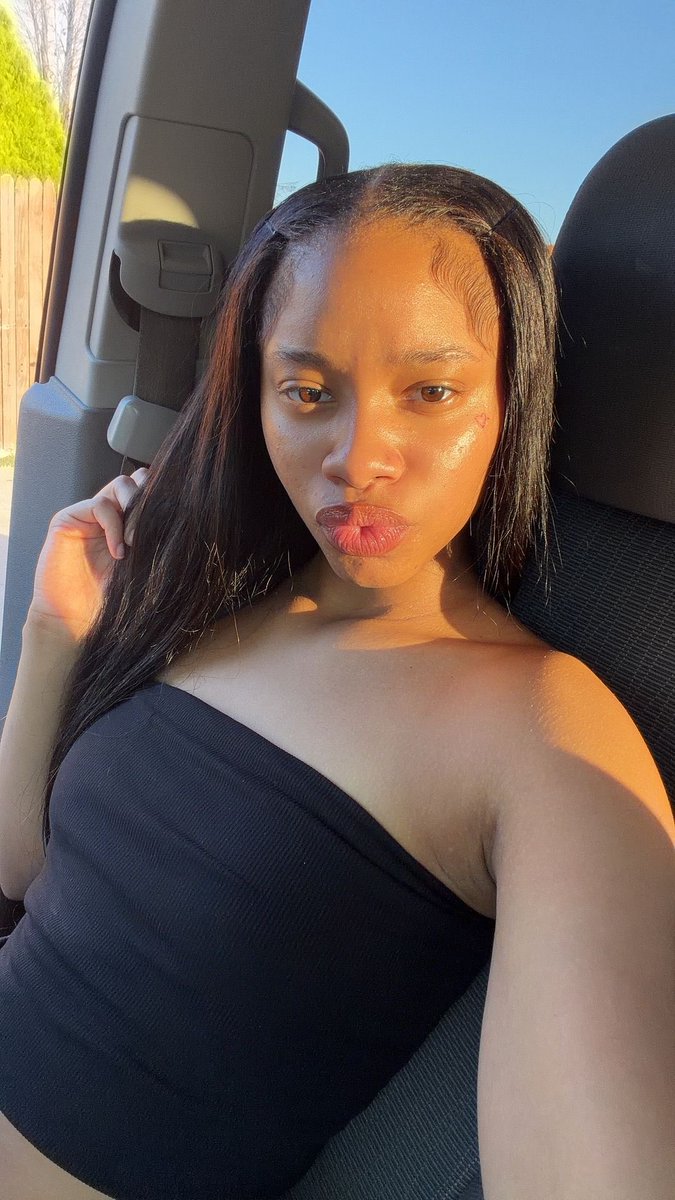 Nene_official06's tweet photo. Kiss me ☀️❤️ #prettygirl #FaceCard #lightskin https://t.co/2rQ2JSb9l5