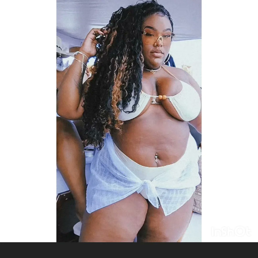 bbwamantes's tweet photo. Quinta com BBW de bundão enorme e peitão #BBW #GordinhaSexy #Curvas https://t.co/XRSpBqnUls