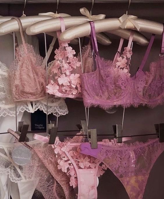 limitlesseera's tweet photo. Pink lace >>> https://t.co/5xi3z2doS2