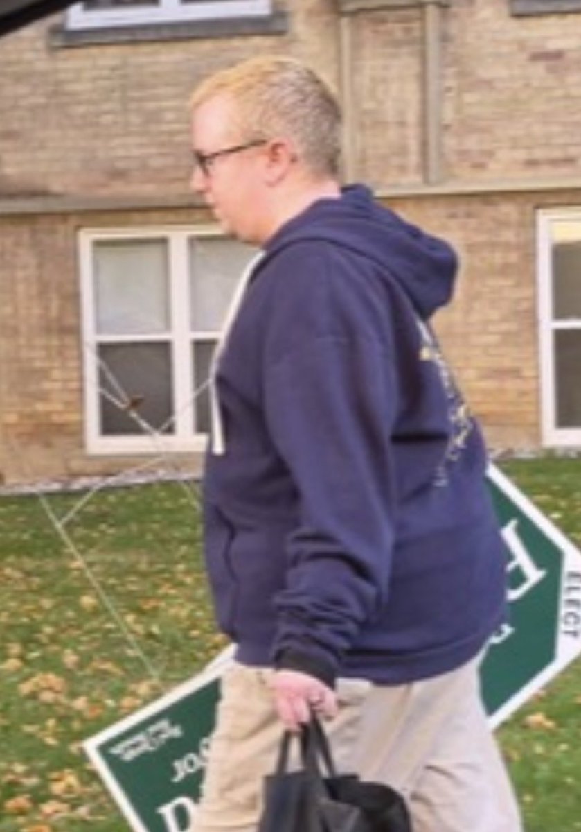 ModerateMonty's tweet photo. Let’s find this Olivia Chow supporter loser 

who’s stealing Brad Bradford signs 

Do your thing X!

#TorontoPolice #toronto https://t.co/Lr0J3hmq06
