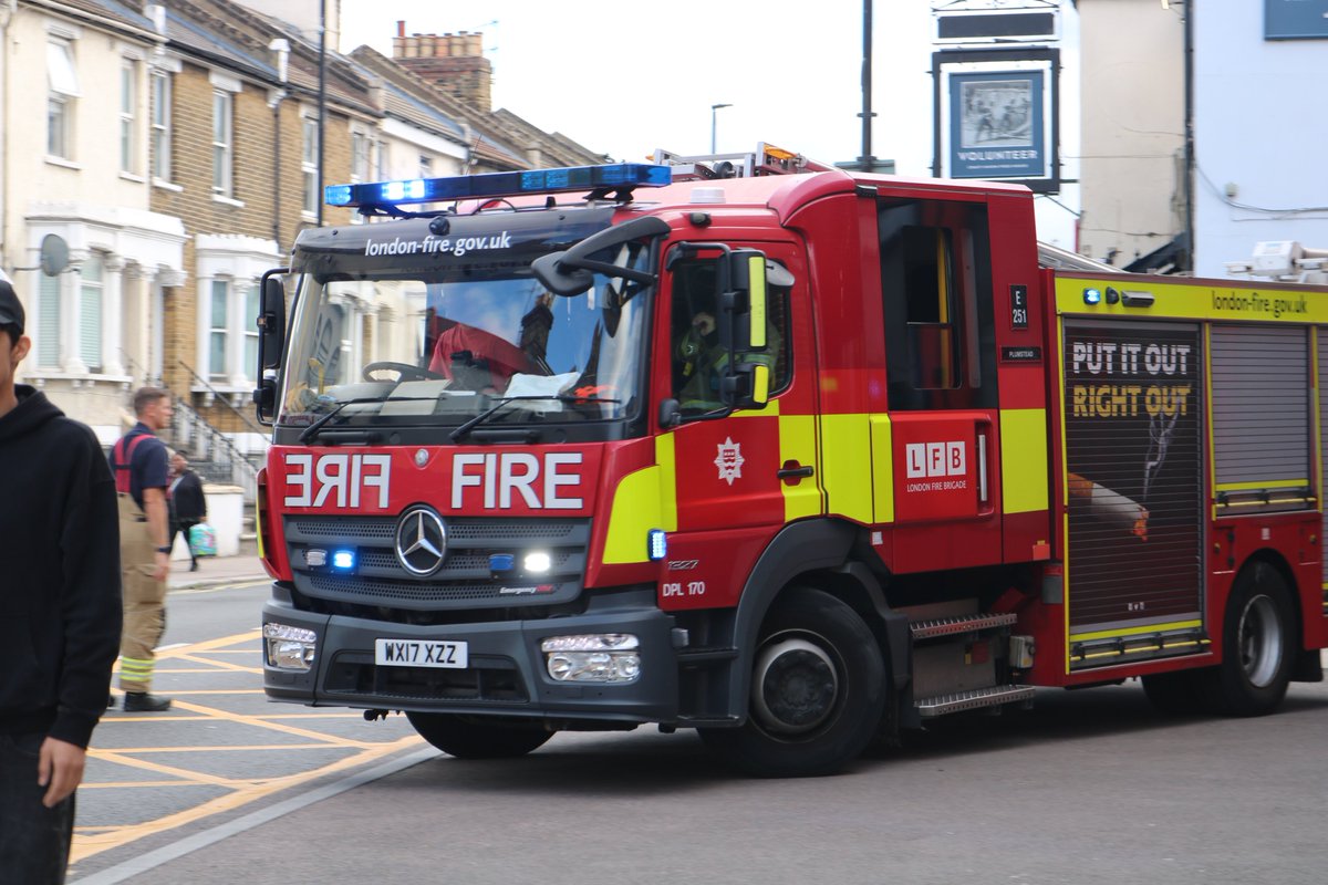 Fire_Engine_Fan's tweet photo. @LondonFire went to Plumstead Fire Station earlier on and was so happy to see one of the Appliances returning to Station. Registration number WX17 XZZ https://t.co/5ZcVVsccfN