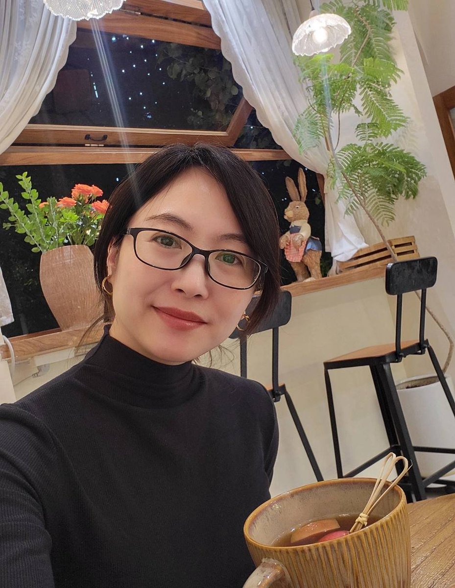 r4v_vy's tweet photo. 可以尝试线下见面，但不涉及金钱交易。

彼此都有自己的家庭，绝不能影响对方的生活。边界感要有，分寸感要懂，礼貌和尊重��是基本，明白吗？ https://t.co/7CjIvGlXj4