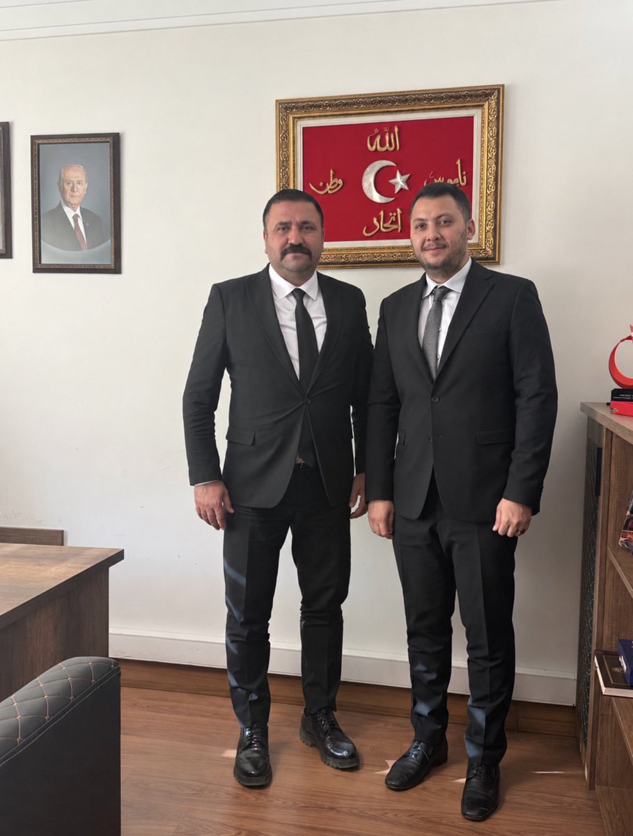 OsmanKayan63's tweet photo. Ülkü Ocakları Genel Başkan Yardımcısı, Güneydoğu Anadolu Bölgesi Sorumlusu Sayın Dursun Nar ile bir araya geldik. Nazik ev sahipliği ve kıymetli sohbetleri için kendisine teşekkür ediyorum. 🇹🇷
@DursunNar46 
@MHP_Bilgi https://t.co/iECloMg3Sz