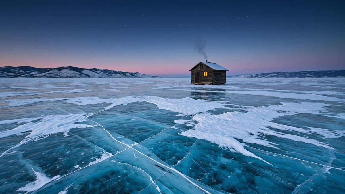 GoldenHourVids's tweet photo. Out here, the whole world goes quiet. One small light, and you're finally warm. ❄️ #LakeBaikal #winter #cozy https://t.co/lz3nLNgi6p