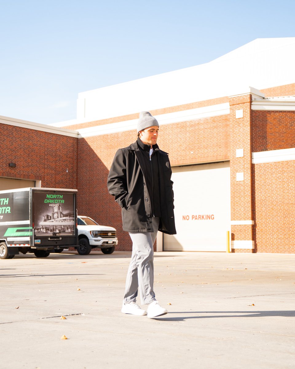 UNDmhockey's tweet photo. 🏠

#UNDproud | #LGH https://t.co/b7IRcTdXDM