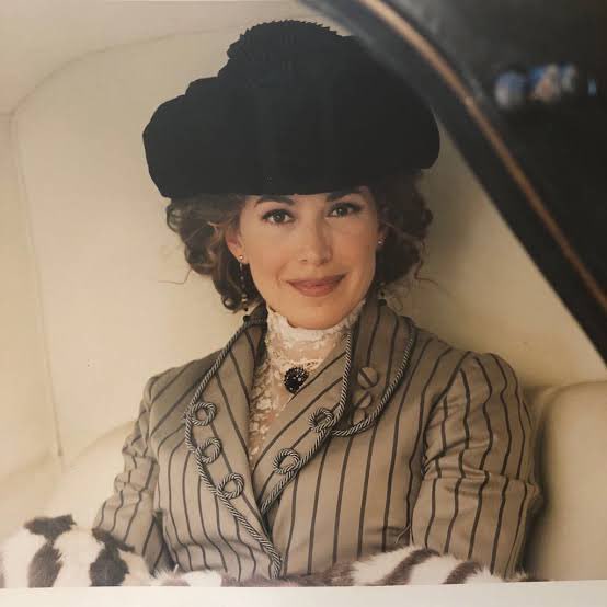 Cinguetterai's tweet photo. La principessa Maria Pia Lanti di Santacroce ritrova la marchesa Anna Obrofari a 23 anni di distanza dalla prima stagione di #Orgoglio
#BallandoConLeStelle #BarbaraDUrso #ElenaSofiaRicci https://t.co/VMfVERR3Rh