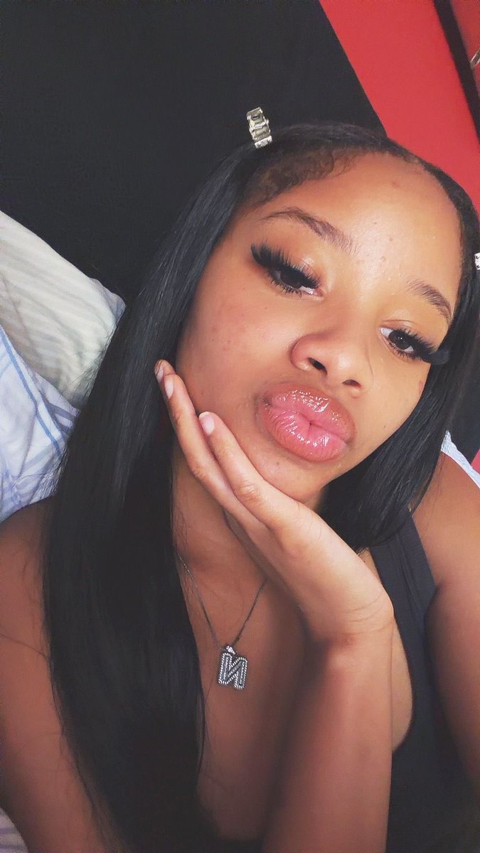 Nene_official06's tweet photo. 💋❤️ #lightskin #prettyface #PrettyMood #baddie https://t.co/Hk8zAGNlKP