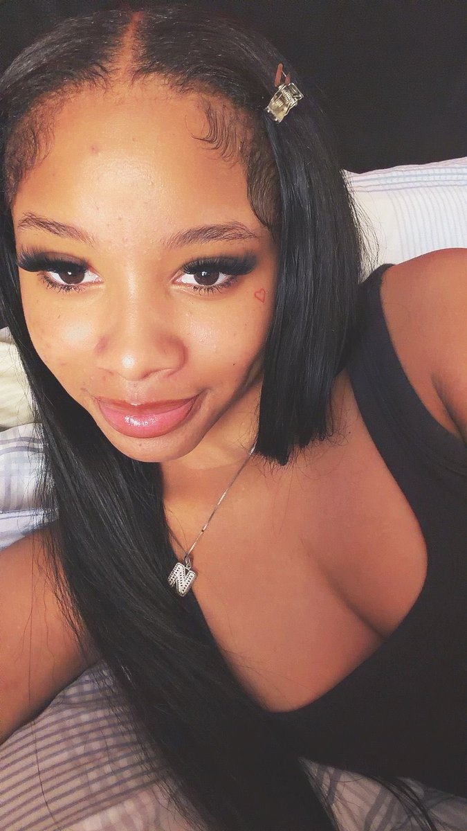 Nene_official06's tweet photo. 💋❤️ #lightskin #prettyface #PrettyMood #baddie https://t.co/Hk8zAGNlKP