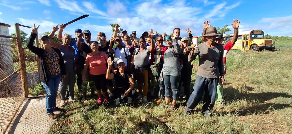 BatistaChe85650's tweet photo. 🌱 En trabajo voluntario desde la finca del gobierno.  Autonomía alimentaria, unidad, trabajo y acción. #MatancerosEnVictoria https://t.co/drkpL96PNF