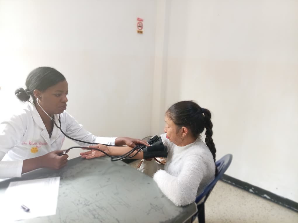 cubacooperaven's tweet photo. 🩺❤️ ¡Llevando salud y bienestar al Municipio Sucre del Edo. Mérida!

Realizamos con éxito una Jornada de Salud Integral en la Pqia. Los Estanques. Brindamos consulta médica, control de signos vitales y entrega gratuita de medicamentos. 🇨🇺🤝🇻🇪

#CubaCoopera #CubaPorLaVida https://t.co/kUBRPuH6T0